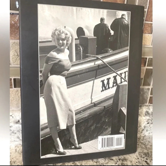 FALLING FOR MARILYN THE LOST NIAGARA
COLLECTION JACK CARROLL COFFEE
TABLE BOOK - Picture 2 of 7